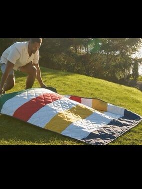 Hudson’s Bay Stripes Outdoor Blanket w/ Carrier 42” x 72” Multi-Coloured NEW